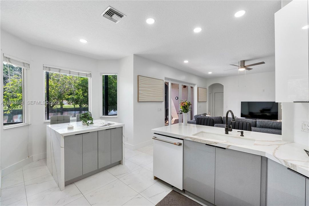 For Sale: $899,900 (5 beds, 3 baths, 2858 Square Feet)