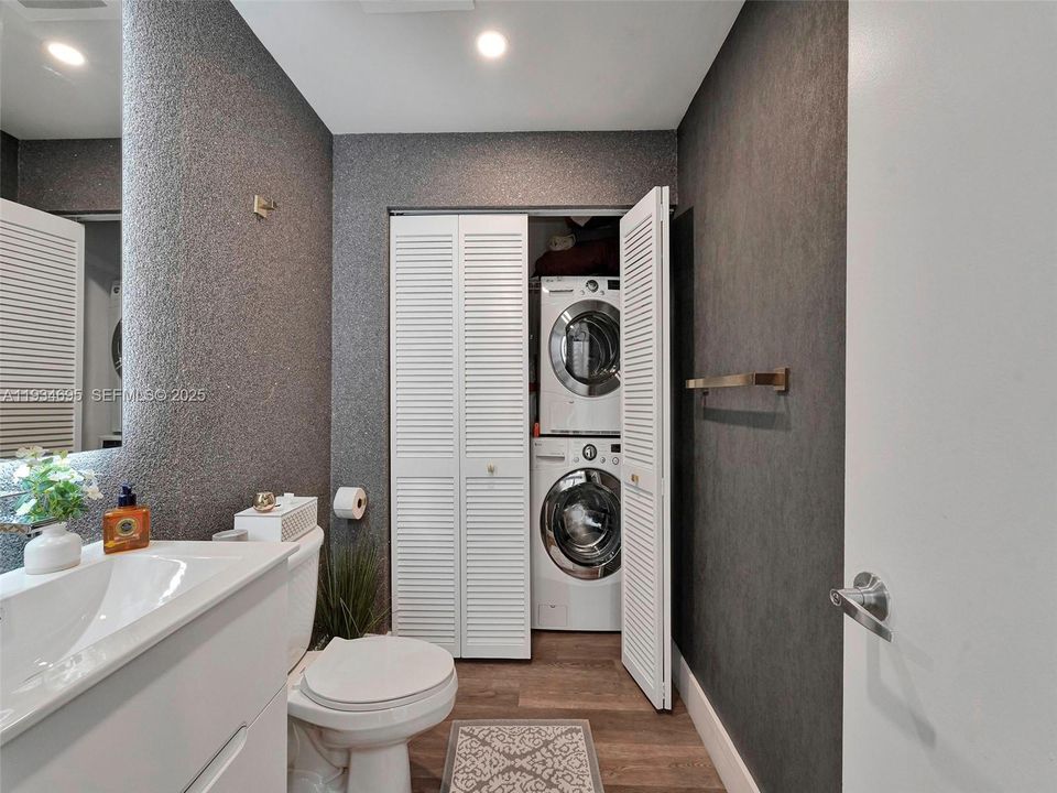 出租: $4,900 (2 贝兹, 2 浴室, 1449 平方英尺)