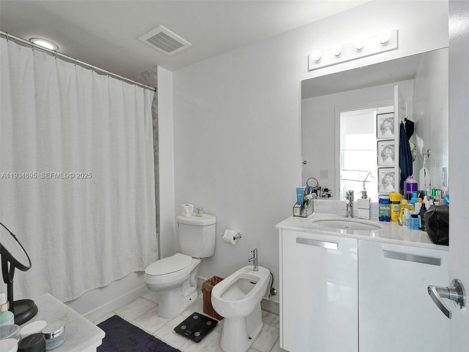 出租: $4,900 (2 贝兹, 2 浴室, 1449 平方英尺)