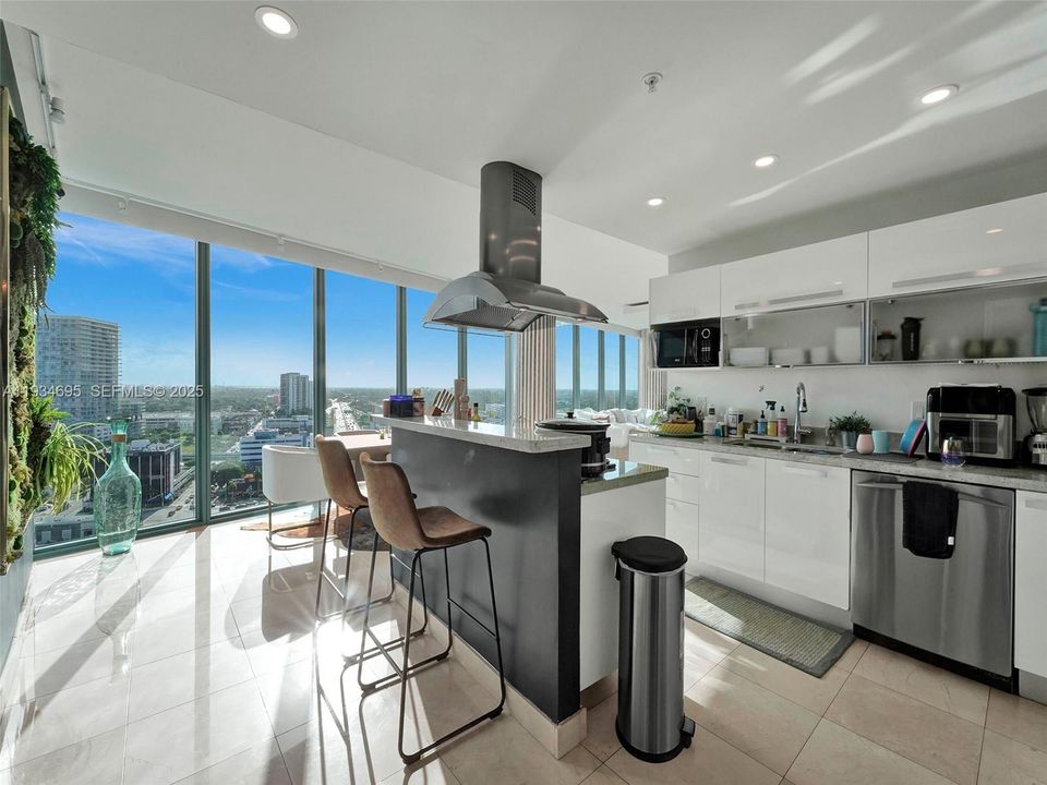 出租: $4,900 (2 贝兹, 2 浴室, 1449 平方英尺)