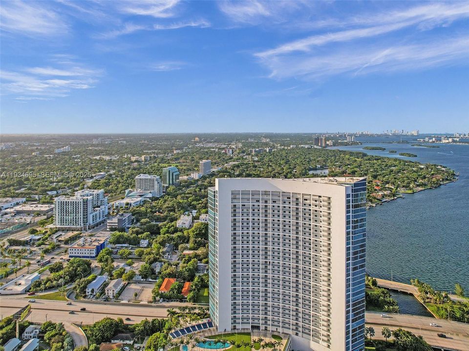 出租: $4,900 (2 贝兹, 2 浴室, 1449 平方英尺)