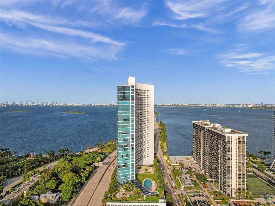 出租: $4,900 (2 贝兹, 2 浴室, 1449 平方英尺)