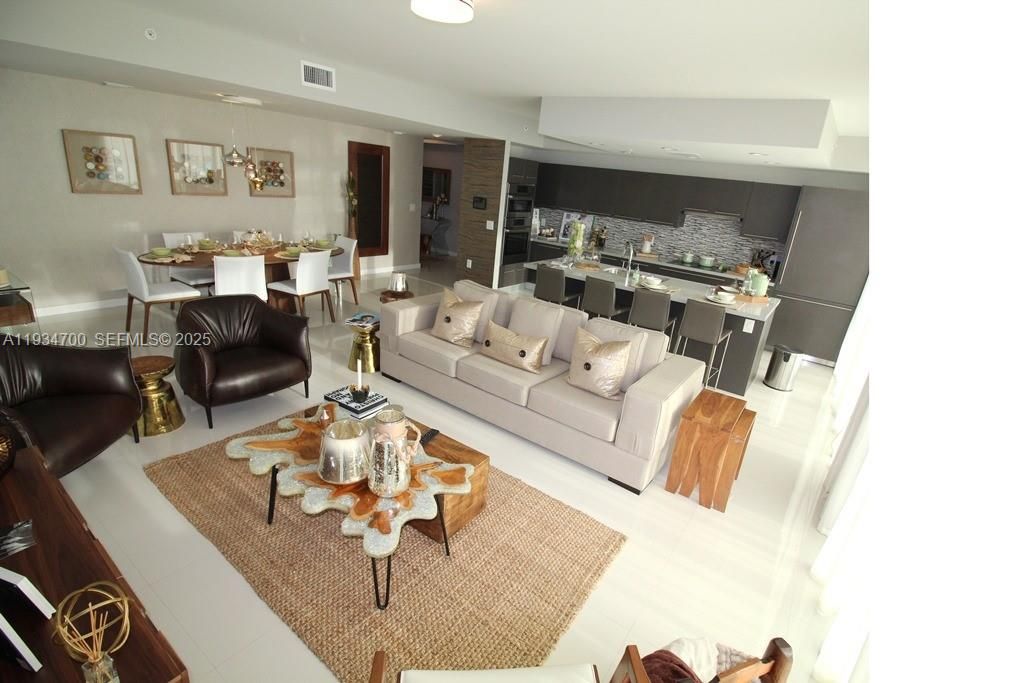 En Renta: $4,200 (3 camas, 3 baños, 1684 Pies cuadrados)