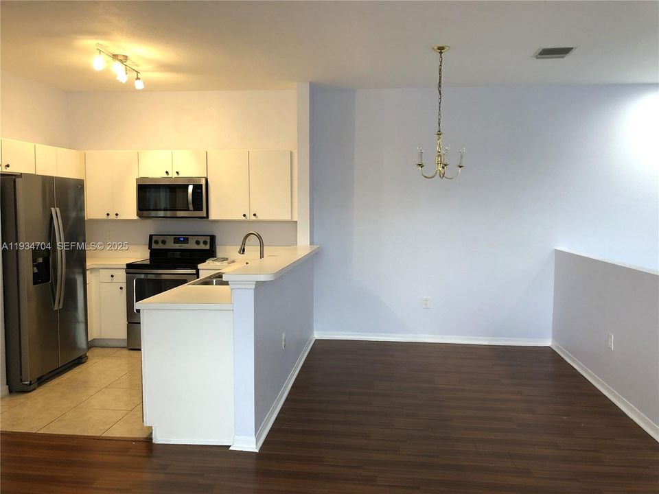 出租: $2,600 (2 贝兹, 2 浴室, 1036 平方英尺)