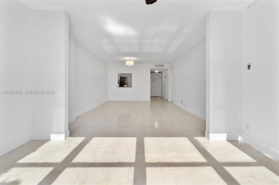 待售: $219,900 (1 贝兹, 1 浴室, 915 平方英尺)