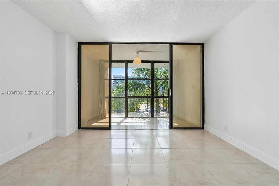 Bedroom Center w Den