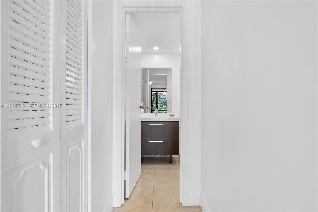 Full Bath & Linen Closet