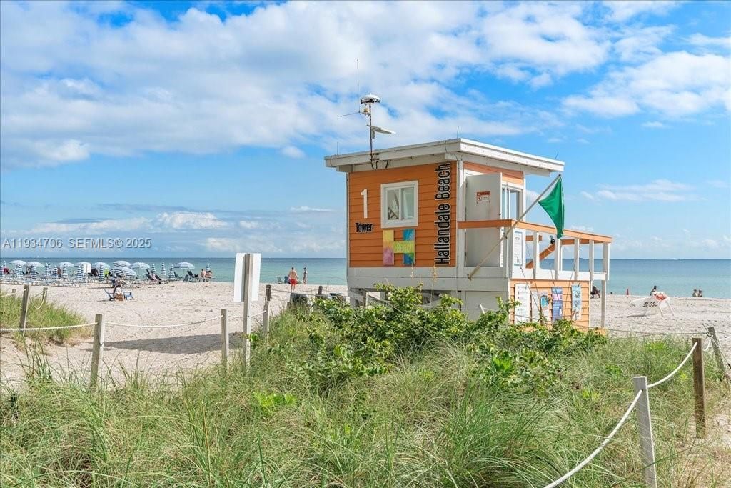 待售: $219,900 (1 贝兹, 1 浴室, 915 平方英尺)