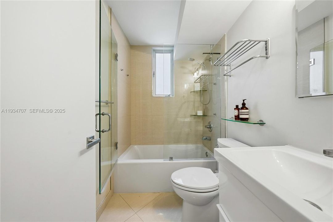 待售: $635,000 (2 贝兹, 2 浴室, 913 平方英尺)