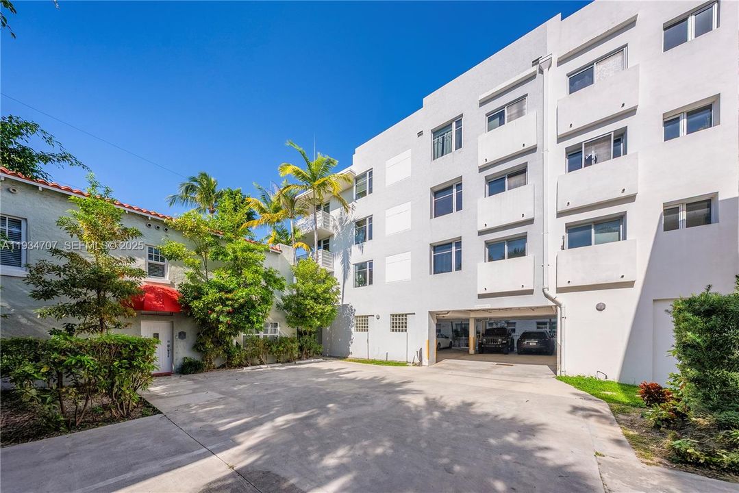 待售: $635,000 (2 贝兹, 2 浴室, 913 平方英尺)