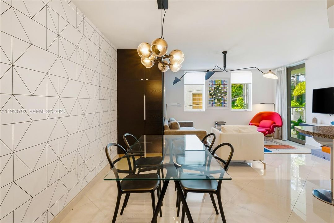 待售: $635,000 (2 贝兹, 2 浴室, 913 平方英尺)