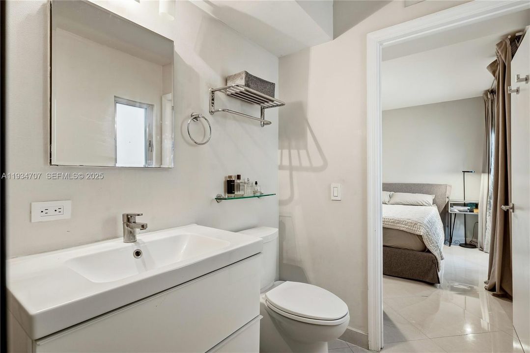 待售: $635,000 (2 贝兹, 2 浴室, 913 平方英尺)