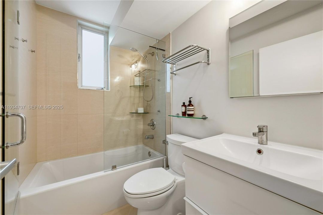 待售: $635,000 (2 贝兹, 2 浴室, 913 平方英尺)