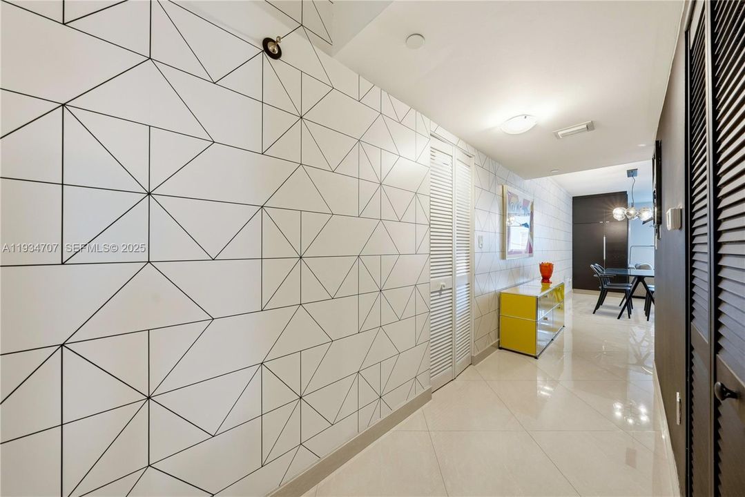 待售: $635,000 (2 贝兹, 2 浴室, 913 平方英尺)