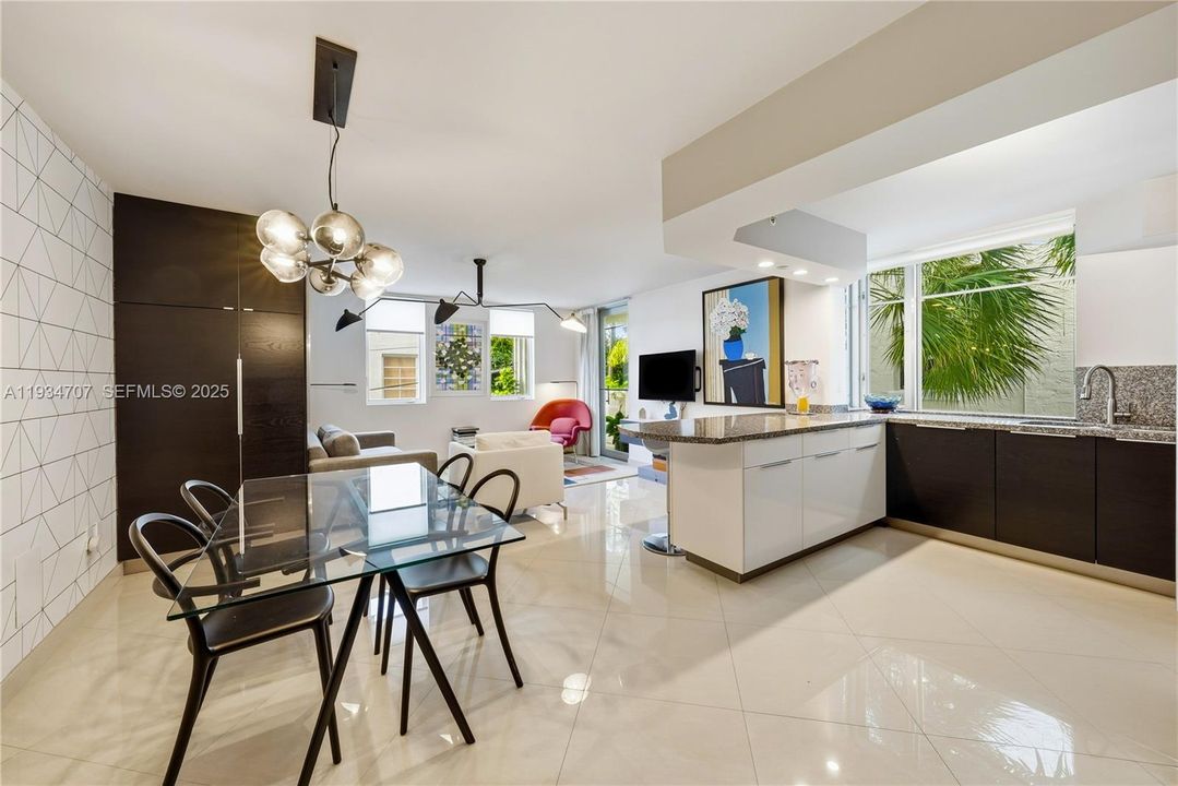 待售: $635,000 (2 贝兹, 2 浴室, 913 平方英尺)