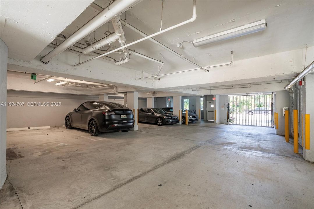 待售: $635,000 (2 贝兹, 2 浴室, 913 平方英尺)