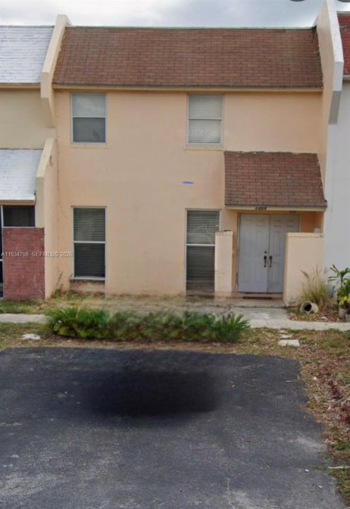 Activo con contrato: $275,000 (4 camas, 2 baños, 1380 Pies cuadrados)