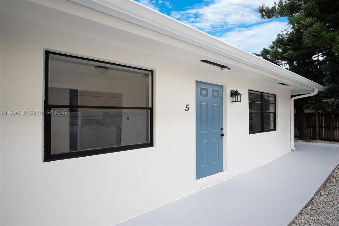 出租: $2,000 (2 贝兹, 2 浴室, 900 平方英尺)