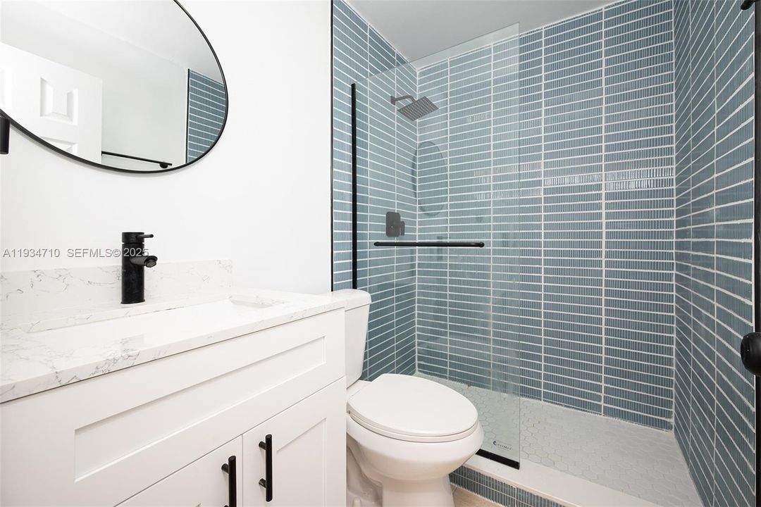 出租: $2,000 (2 贝兹, 2 浴室, 900 平方英尺)