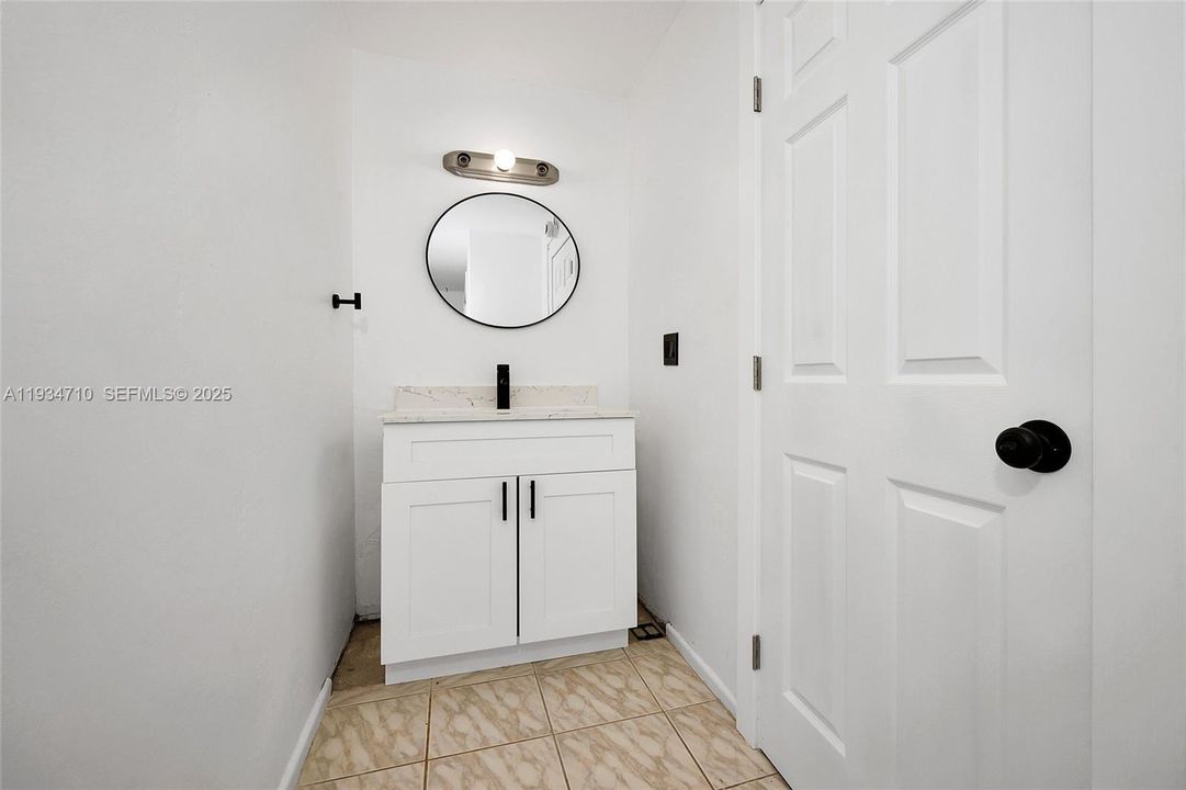 出租: $2,000 (2 贝兹, 2 浴室, 900 平方英尺)