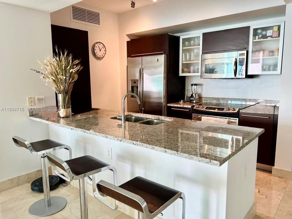 出租: $8,500 (2 贝兹, 2 浴室, 1278 平方英尺)