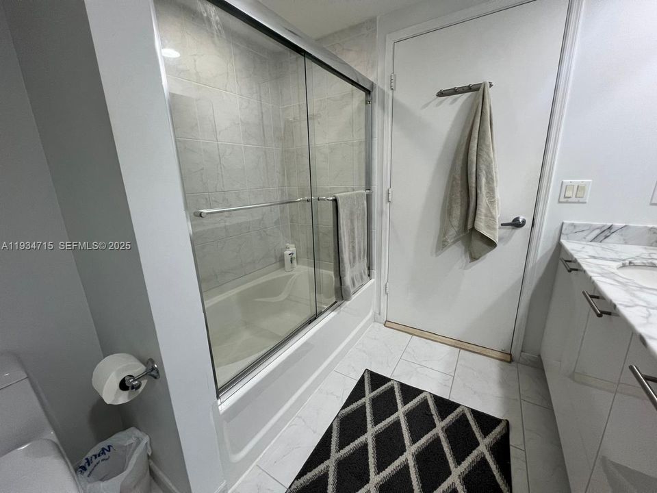 出租: $8,500 (2 贝兹, 2 浴室, 1278 平方英尺)