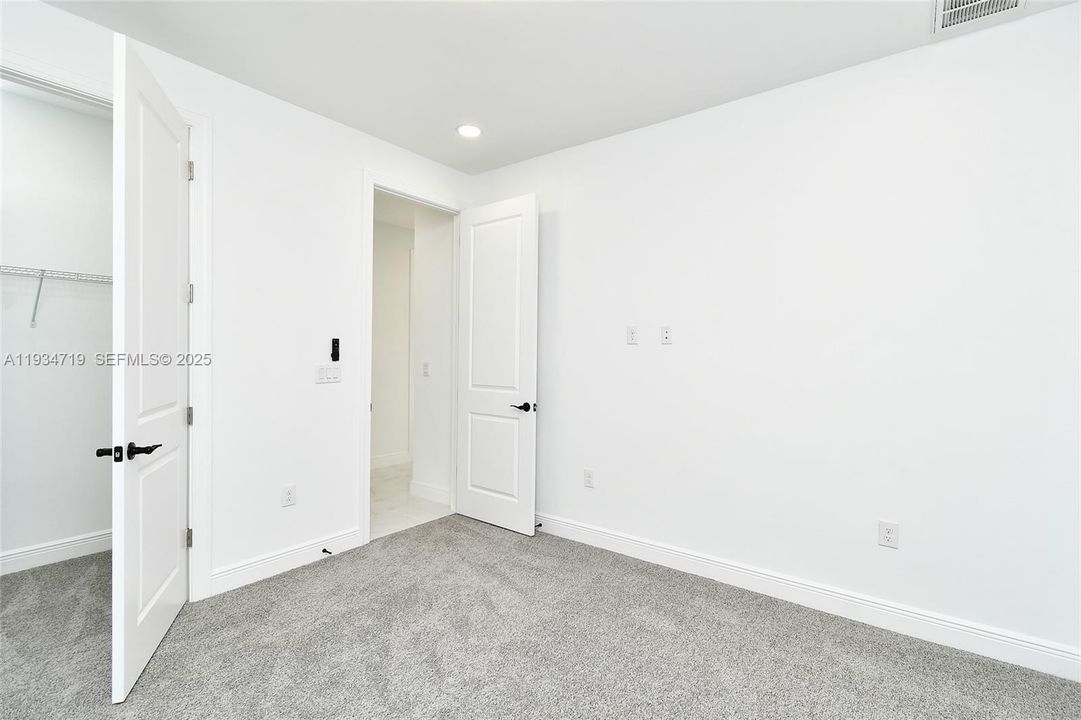 На продажу: $599,900 (5 спален, 3 ванн, 0 Квадратных фут)