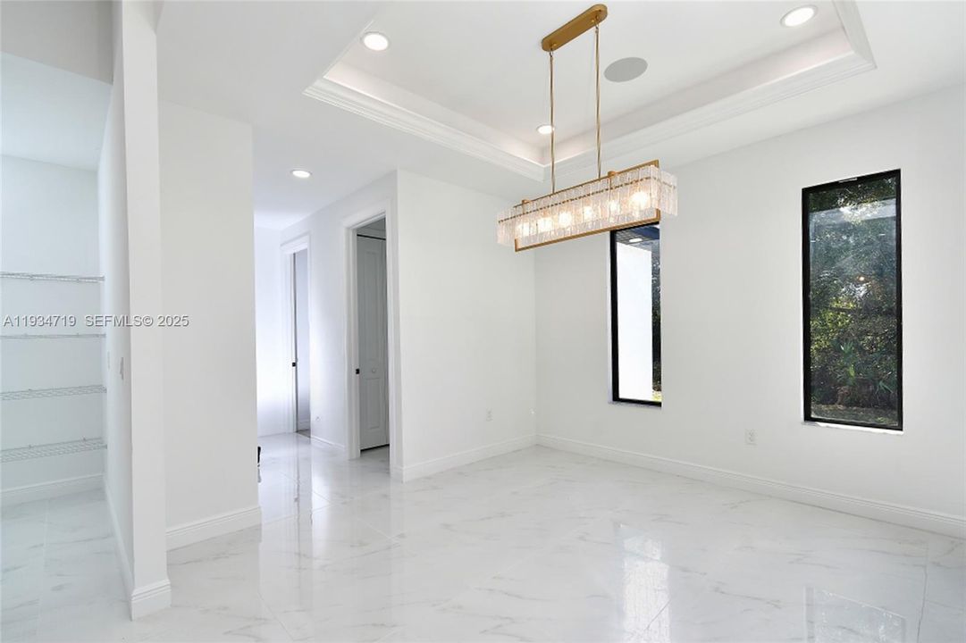 На продажу: $599,900 (5 спален, 3 ванн, 0 Квадратных фут)