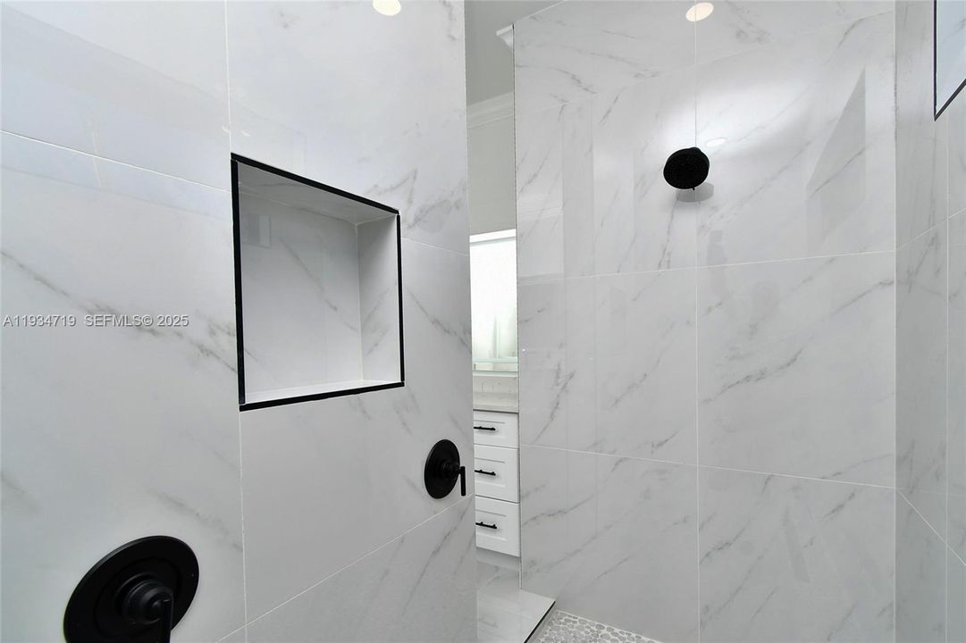 На продажу: $599,900 (5 спален, 3 ванн, 0 Квадратных фут)