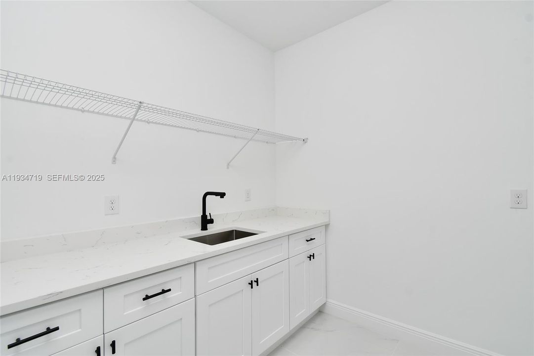 На продажу: $599,900 (5 спален, 3 ванн, 0 Квадратных фут)