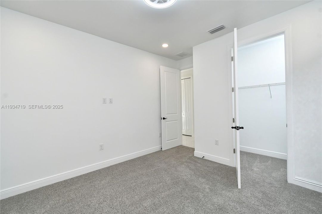 На продажу: $599,900 (5 спален, 3 ванн, 0 Квадратных фут)