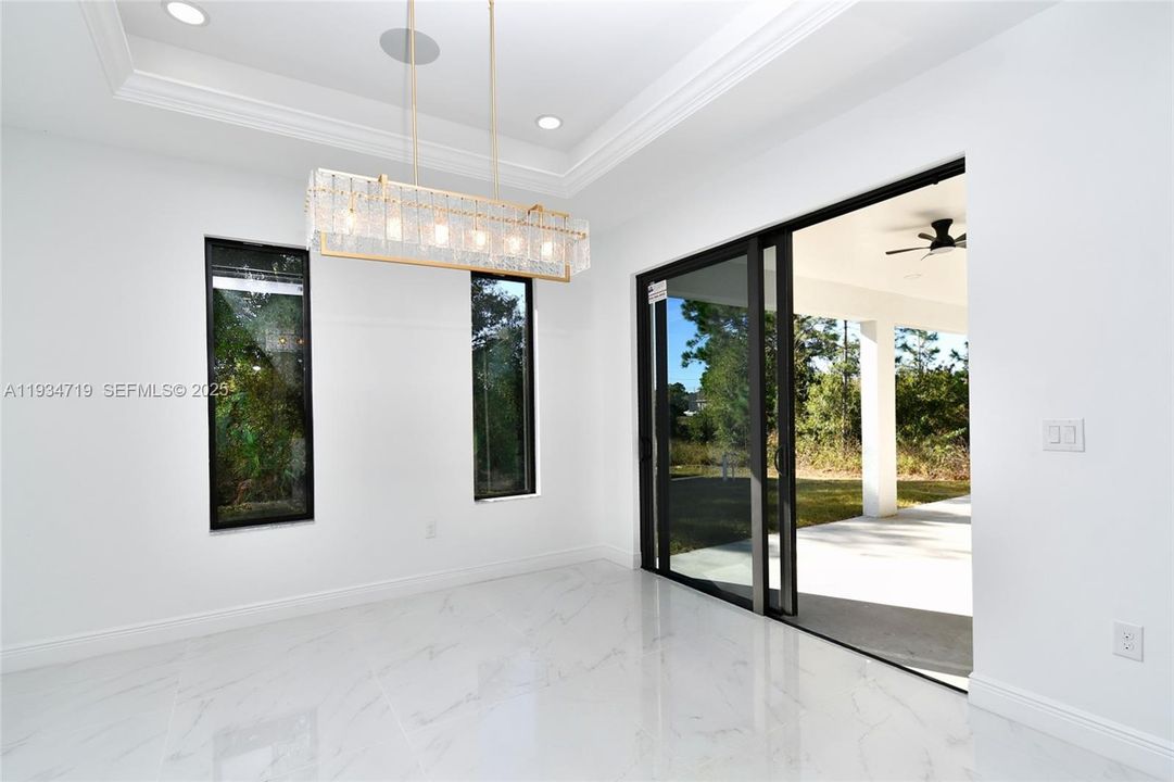 На продажу: $599,900 (5 спален, 3 ванн, 0 Квадратных фут)