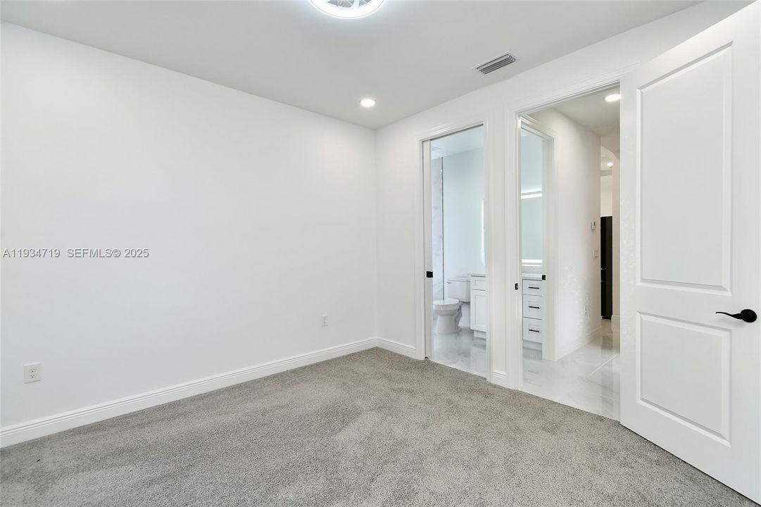 На продажу: $599,900 (5 спален, 3 ванн, 0 Квадратных фут)