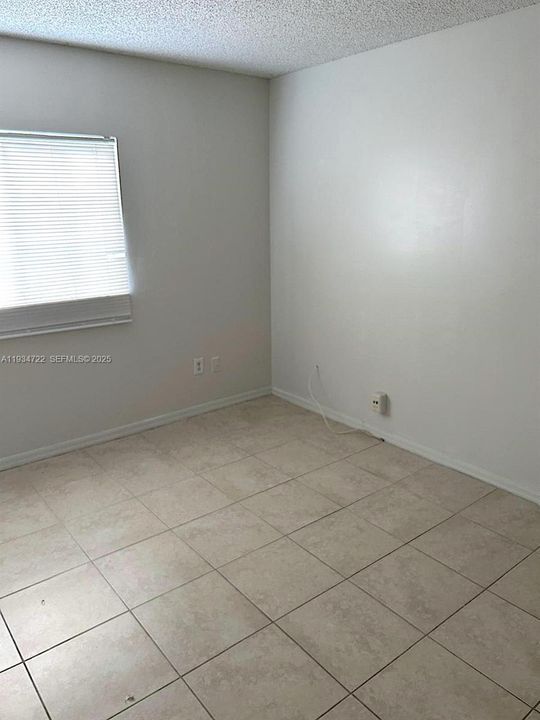 出租: $1,730 (1 贝兹, 1 浴室, 659 平方英尺)