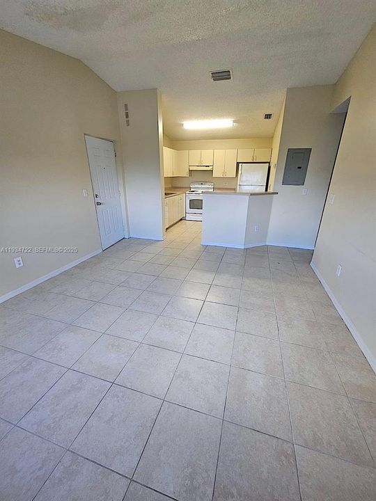 出租: $1,730 (1 贝兹, 1 浴室, 659 平方英尺)