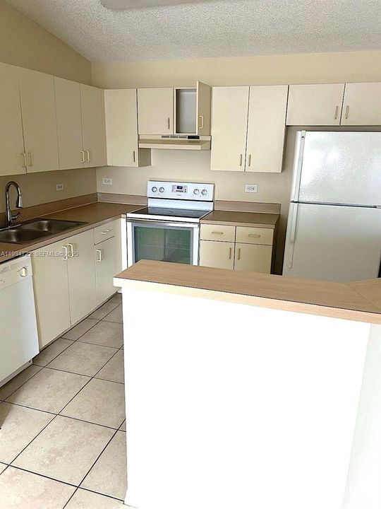 出租: $1,730 (1 贝兹, 1 浴室, 659 平方英尺)