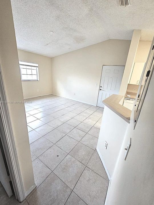 出租: $1,730 (1 贝兹, 1 浴室, 659 平方英尺)