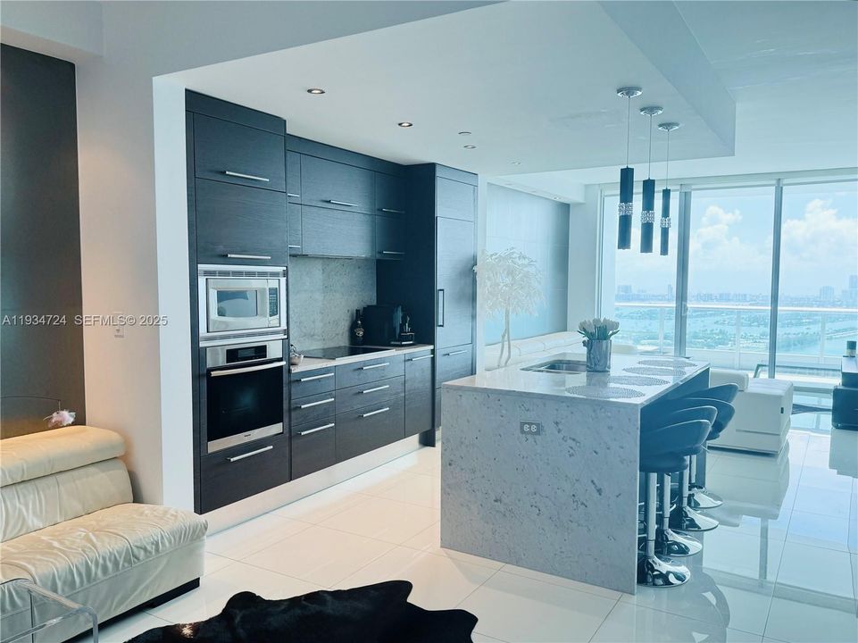 На продажу: $725,000 (1 спален, 2 ванн, 938 Квадратных фут)