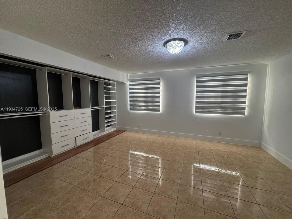 For Rent: $4,500 (3 beds, 2 baths, 2023 Square Feet)
