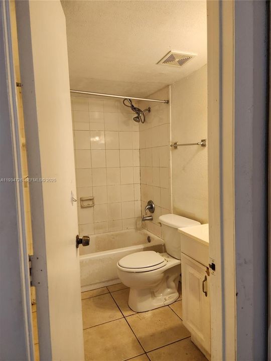 В аренду: $1,800 (2 спален, 2 ванн, 800 Квадратных фут)