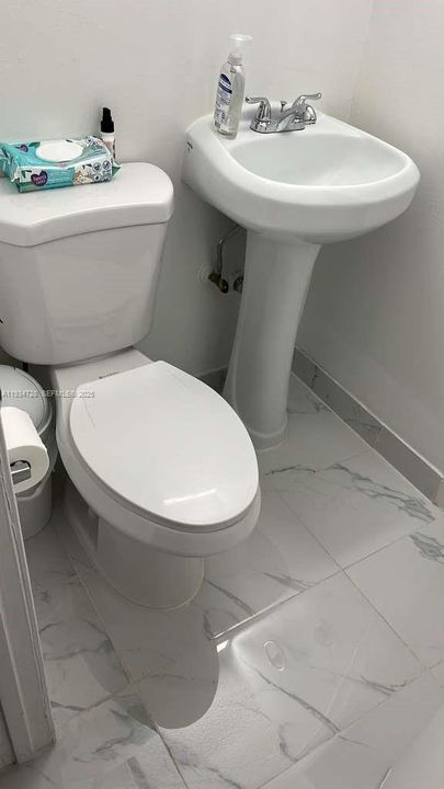 出租: $2,200 (2 贝兹, 1 浴室, 758 平方英尺)