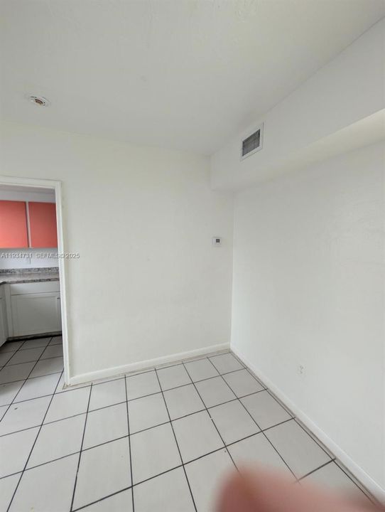 出租: $1,900 (2 贝兹, 1 浴室, 9014 平方英尺)