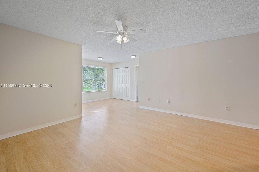 For Sale: $205,000 (2 beds, 2 baths, 1036 Square Feet)