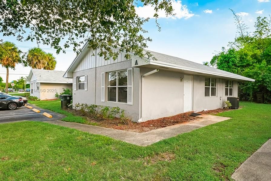 For Rent: $1,950 (2 beds, 2 baths, 855 Square Feet)