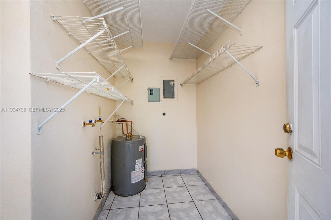 出租: $3,000 (3 贝兹, 2 浴室, 1975 平方英尺)