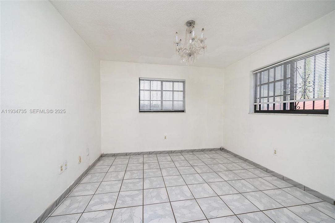 出租: $3,000 (3 贝兹, 2 浴室, 1975 平方英尺)