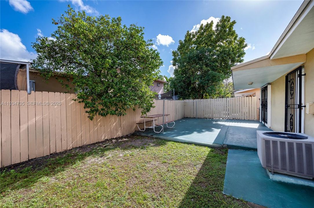 出租: $3,000 (3 贝兹, 2 浴室, 1975 平方英尺)