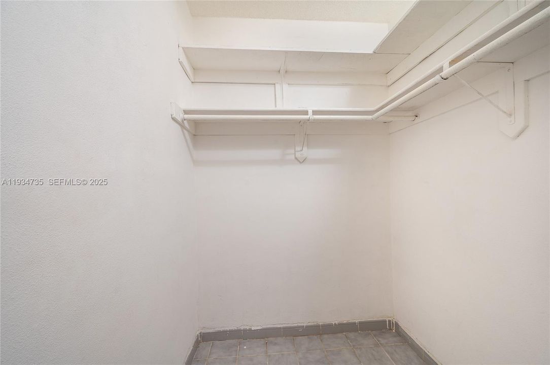 出租: $3,000 (3 贝兹, 2 浴室, 1975 平方英尺)