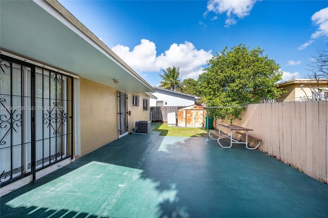 出租: $3,000 (3 贝兹, 2 浴室, 1975 平方英尺)