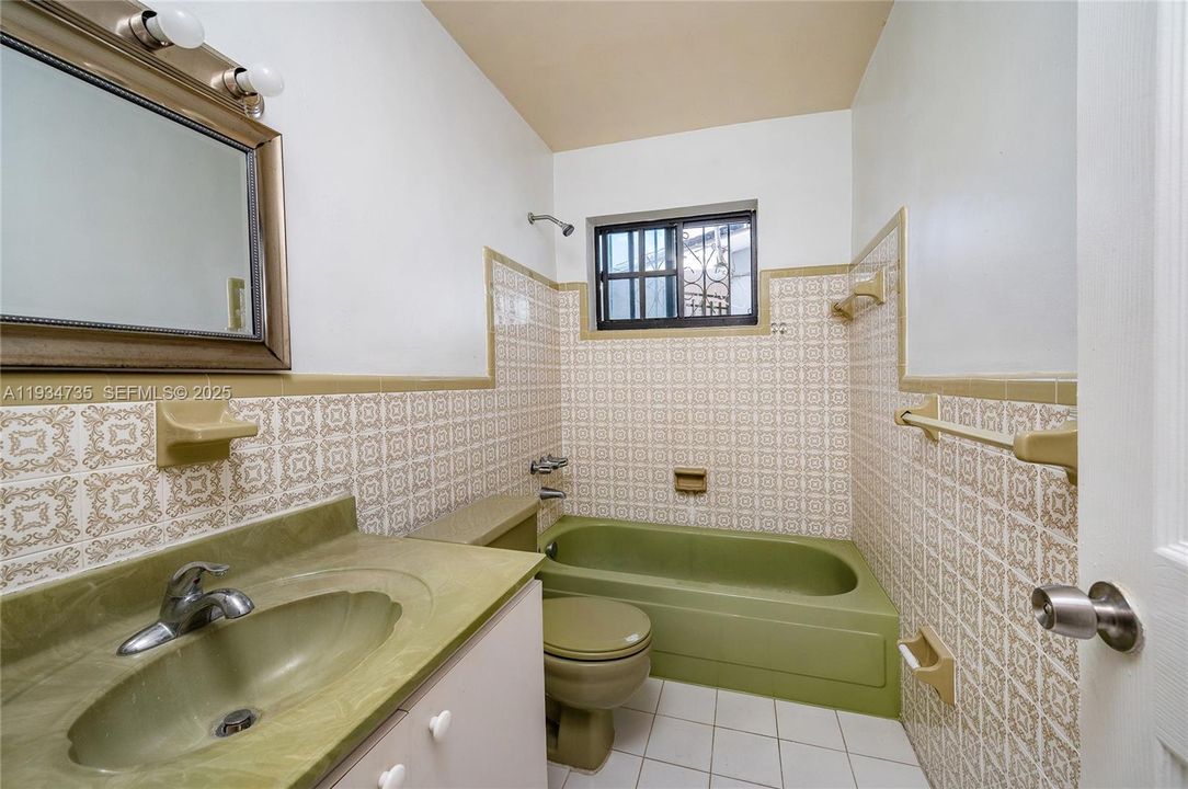 出租: $3,000 (3 贝兹, 2 浴室, 1975 平方英尺)